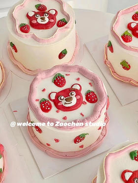 手绘草莓熊生日手绘蛋糕，开开心心“莓烦恼”，满满草莓的味道哦
