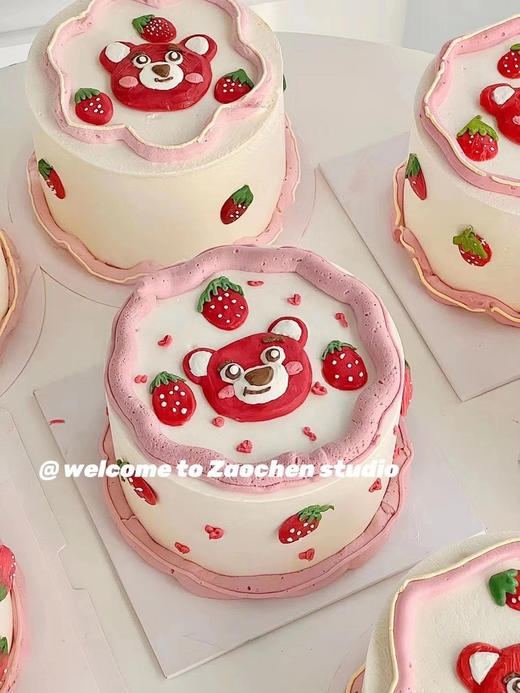 手绘草莓熊生日手绘蛋糕，开开心心“莓烦恼”，满满草莓的味道哦 商品图0