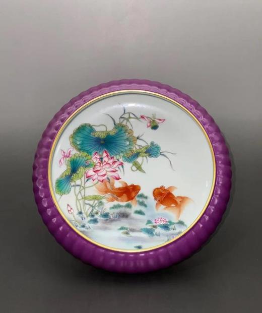 大清雍正年制 茄子釉 荷塘金鱼 商品图0