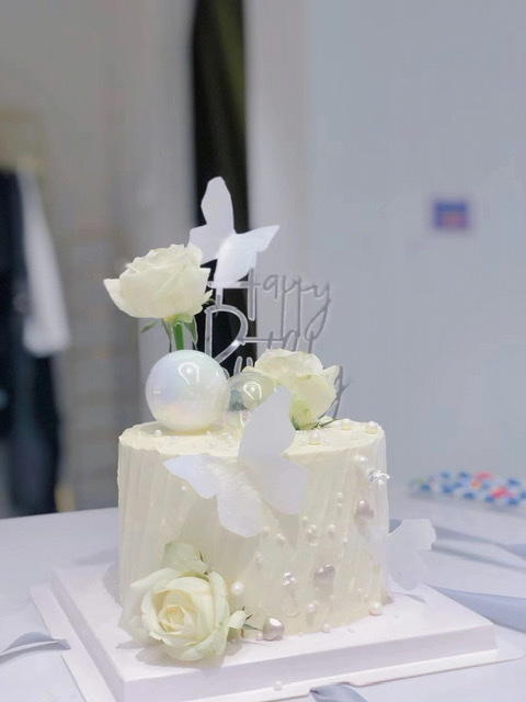 纯洁浪漫白玫瑰 一鲜奶动物奶油蛋糕 商品图0