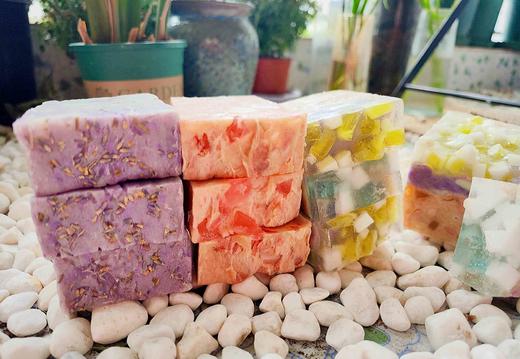 【纯妧手工坊】玫瑰研磨皂～甜心/玫瑰之约/沁人茶香/完美邂逅/沐浴森林香水沐浴皂～汉方中药皂～鹅梨帐中香皂～腊梅～檀香～单个装/三个特惠装100g每个 商品图0