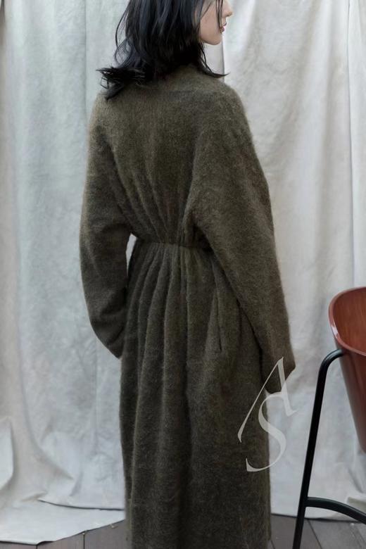 Swaying  云白色/橄榄绿绒感毛羽长外套 商品图3
