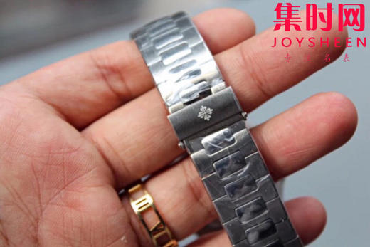 PATEK PHILIPPE 百达翡丽鹦鹉螺系列 v4版
型号： 5711/1A-010 
系列： 运动表 
款式： 自动机械，40毫米，男士 
材料： 精钢 
机芯型号： 进口9015改Cal.32 商品图5