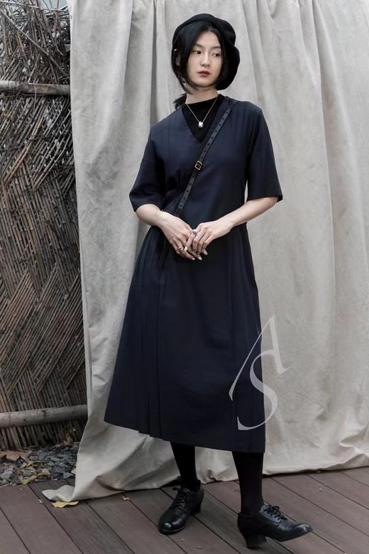 Margaret Howell  午夜蓝v领褶裥短袖连衣裙 商品图1