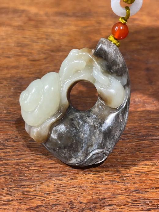 黑沁籽料白玉巧色蝸牛型吊坠，顺丰包邮 商品图0