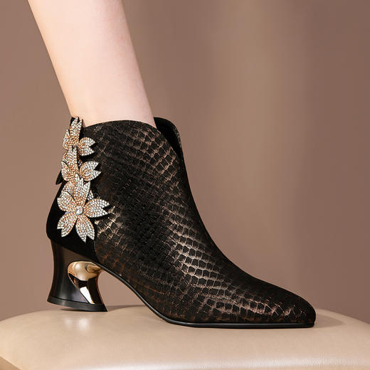 优雅百搭，真皮拼接花朵镶钻高跟短靴JZJ-B234-665 商品图3