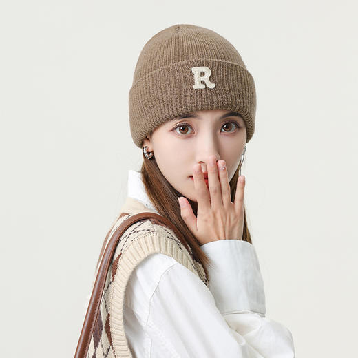 「12款配色」韩版冬季休闲字母R毛线针织帽子 女护耳逛街保暖冷帽男情侣套头帽配饰 商品图1