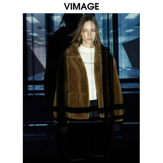 VIMAGE纬漫纪冬季新款保暖短款皮草大衣女V1893411 商品图3