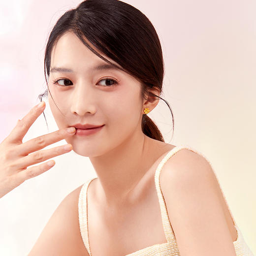 周六福5G黄金雏菊耳钉女2代无极金系列计价足金耳饰送礼 商品图2