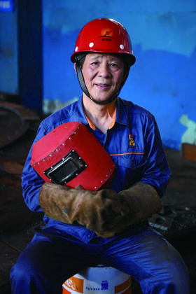 “钢铁裁缝”艾爱国