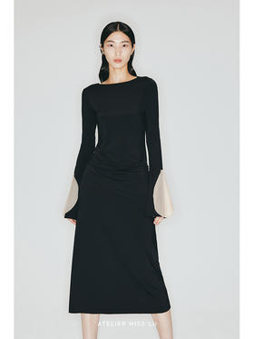 【玛戈皇后】重工薄纱拼接镂空设计前后两穿弹力针织连衣裙/23000011