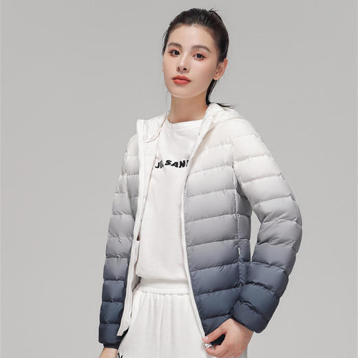 「渐变色90绒！2022秋冬新款」柔菇菇轻薄羽绒服女 连帽渐变色90白鸭绒外套上衣 商品图3