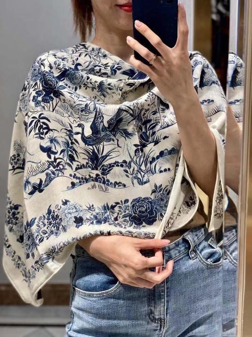 秋季特惠💰400 迪奥上新 𝐃𝐈𝐎𝐑 𝟐𝟎𝟐𝟐新款 《茹伊丛手绘方巾》 商品图1