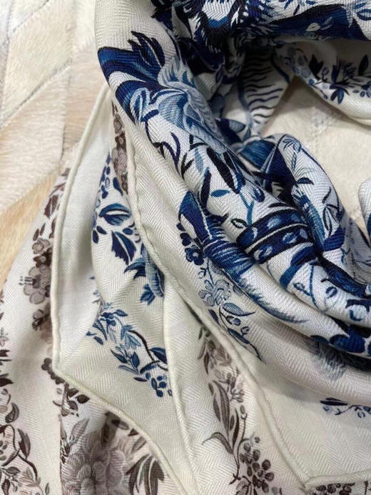 秋季特惠💰400 迪奥上新 𝐃𝐈𝐎𝐑 𝟐𝟎𝟐𝟐新款 《茹伊丛手绘方巾》 商品图7