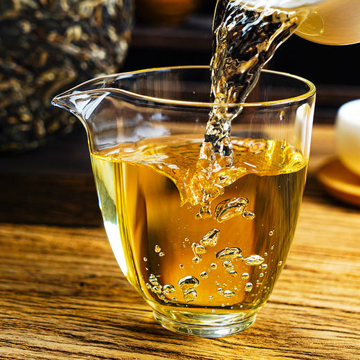 【冰岛老寨】书法大师邹方臣题字，2021年与2022年跨两年冰岛老寨拼配，一杯横跨两年，357克/饼 商品图2