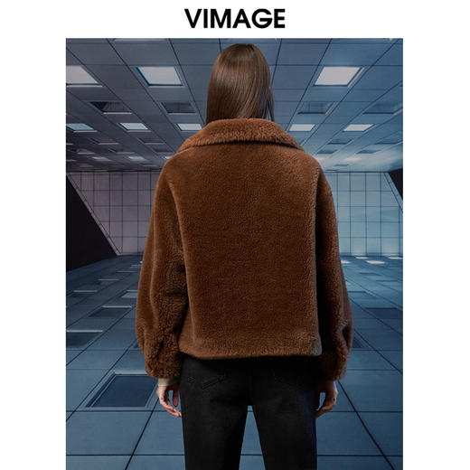 VIMAGE纬漫纪冬季新款保暖短款皮草大衣女V1893411 商品图6