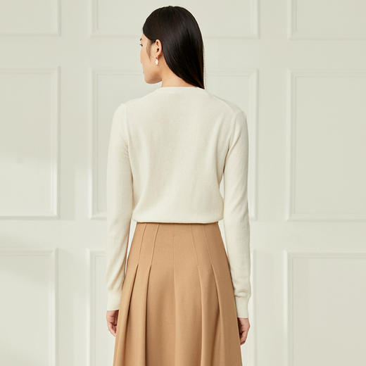 EITIE爱特爱冬季新款气质慵懒显瘦羊绒针织衫女上衣6801528 商品图4