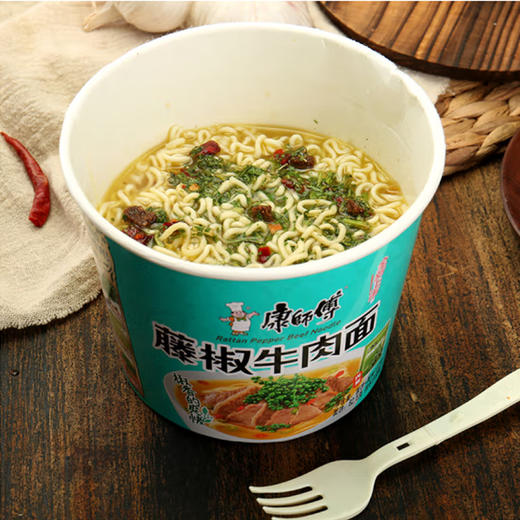 康师傅藤椒牛肉方便面105g*12桶 商品图1
