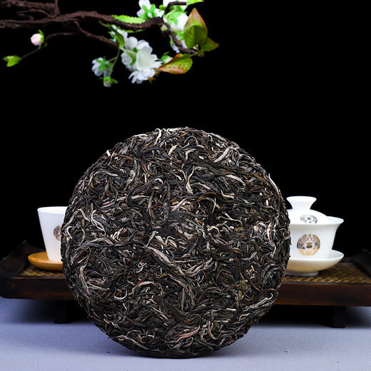 【冰岛老寨】书法大师邹方臣题字，2021年与2022年跨两年冰岛老寨拼配，一杯横跨两年，357克/饼 商品图3