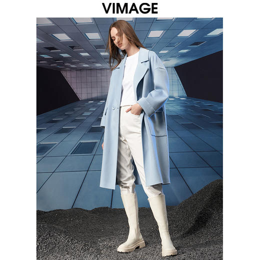  VIMAGE纬漫纪冬季新款保暖绵羊毛中长款外套大衣V1814424 商品图1