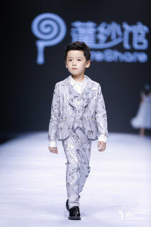 非质量问题不退换哦~银色水晶花西装 商品图1