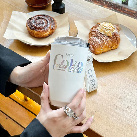 GE-CK22AW-B9-1 可口可乐联名款摩卡保温杯（琉璃白） 商品图1