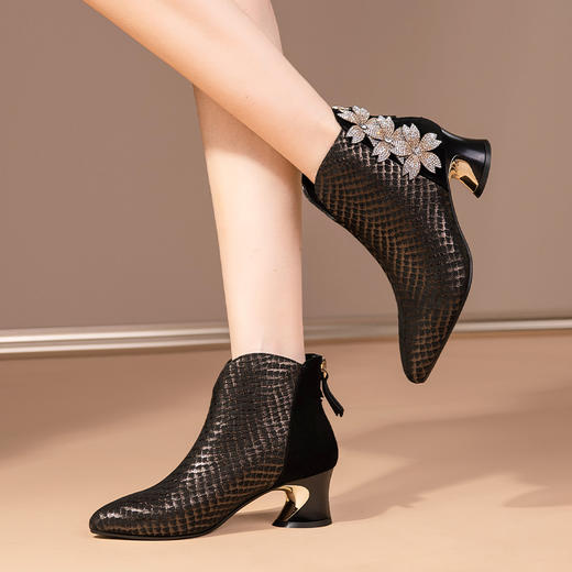 优雅百搭，真皮拼接花朵镶钻高跟短靴JZJ-B234-665 商品图4