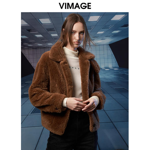 VIMAGE纬漫纪冬季新款保暖短款皮草大衣女V1893411 商品图2