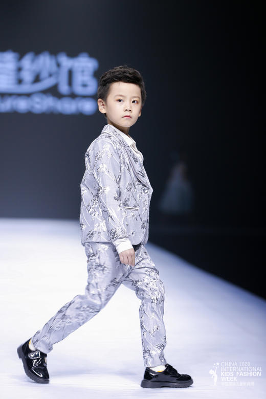 非质量问题不退换哦~银色水晶花西装 商品图2