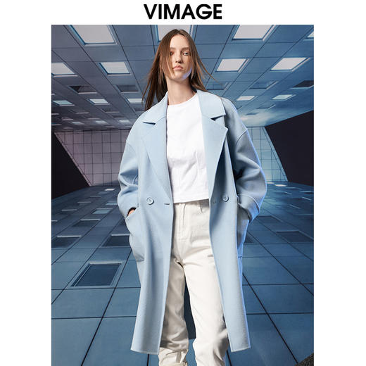  VIMAGE纬漫纪冬季新款保暖绵羊毛中长款外套大衣V1814424 商品图5