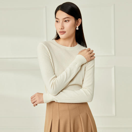 EITIE爱特爱冬季新款气质慵懒显瘦羊绒针织衫女上衣6801528 商品图3