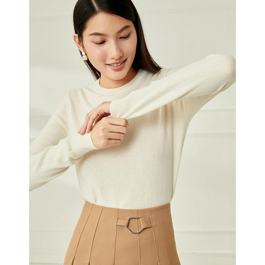 EITIE爱特爱冬季新款气质慵懒显瘦羊绒针织衫女上衣6801528 商品图2
