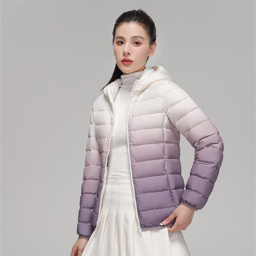 「渐变色90绒！2022秋冬新款」柔菇菇轻薄羽绒服女 连帽渐变色90白鸭绒外套上衣 商品图2