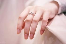  她终于彻底摆脱油腻感了 