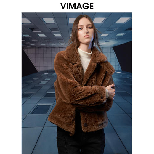VIMAGE纬漫纪冬季新款保暖短款皮草大衣女V1893411 商品图0