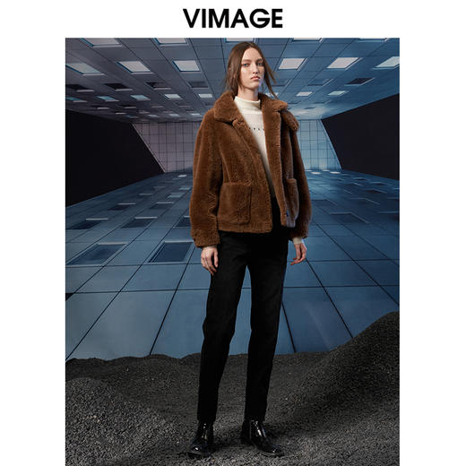 VIMAGE纬漫纪冬季新款保暖短款皮草大衣女V1893411 商品图1