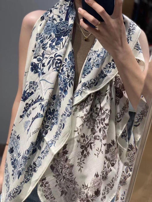 秋季特惠💰400 迪奥上新 𝐃𝐈𝐎𝐑 𝟐𝟎𝟐𝟐新款 《茹伊丛手绘方巾》 商品图2