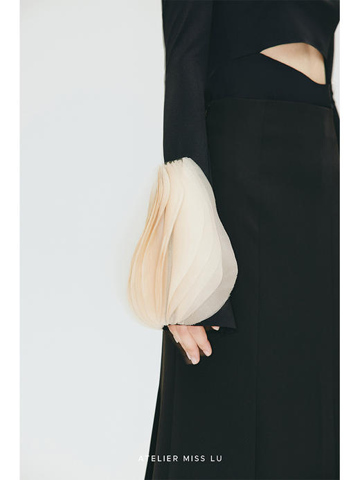 【锦鲤】立体薄纱拼接前后两穿镂空设计弹力针织上衣/230010 商品图3