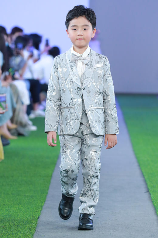 非质量问题不退换哦~银色水晶花西装 商品图0