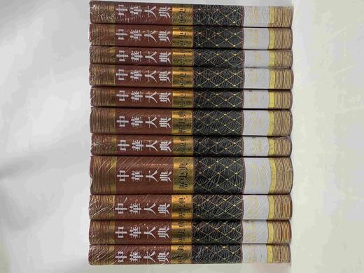 《中华大典 历史典 人物分典》，精装，16开，全11册，7000多页，熊月之主编，上海古籍出版社2016年版，定价3680，售价1500元。品相9成。 商品图1