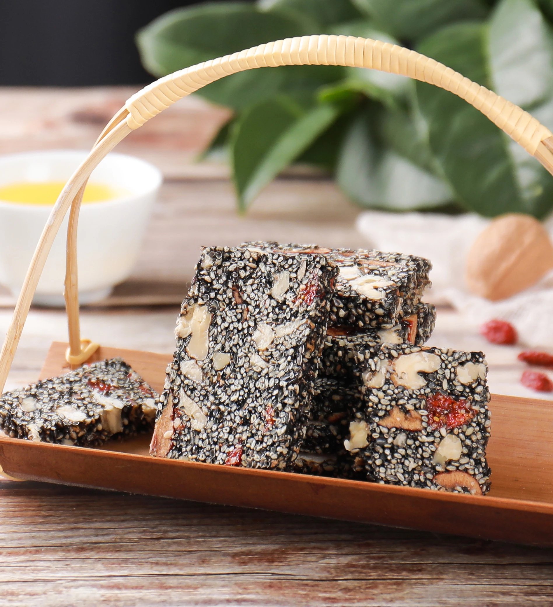 【汉瑭秘点】芝麻核桃软糕 | 传统手工，秋冬季健康小食。核桃的脆、红枣的柔、芝麻的香、枸杞的酸甜杂糅其中，舌尖被惊艳了!!!