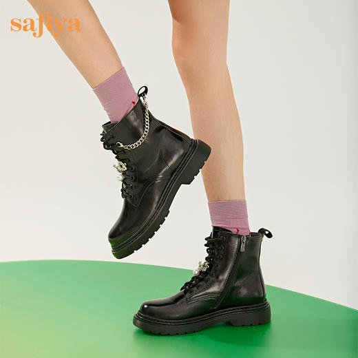【春节不打烊】Safiya/索菲娅 新潮IP玩趣可拆卸扣饰厚底系带休闲厚底马丁靴 SF24116177 商品图9