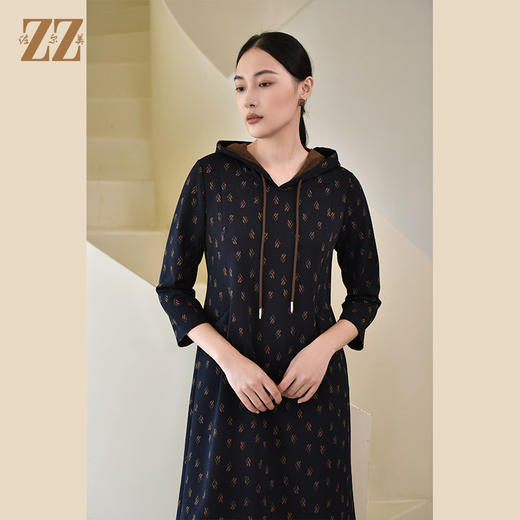 佐尔美2022秋季新款 连帽卫衣裙碎纹图案中长连衣裙女E23LL30 商品图3