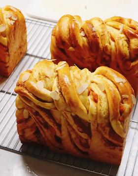 红糖蜜薯吐司 · 面包