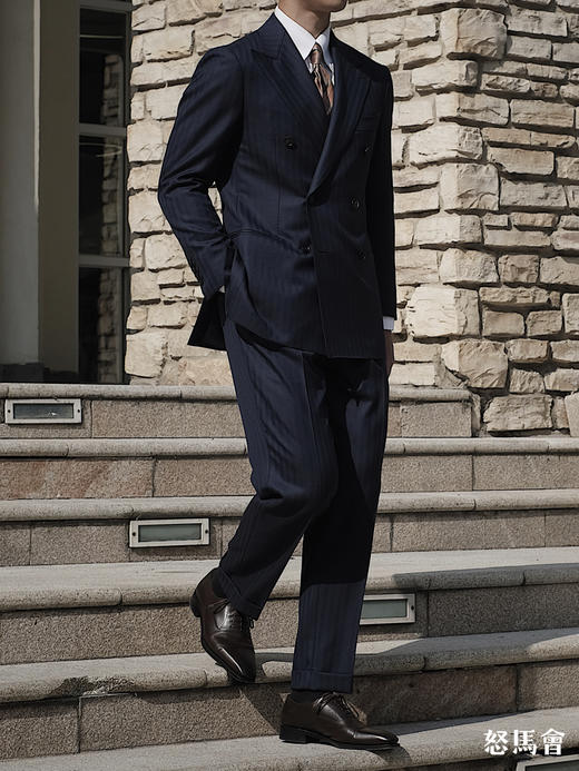 Stylbiella Knight 澳洲美丽诺羊毛360克高克重藏蓝色人字纹全麻衬套装 商品图5