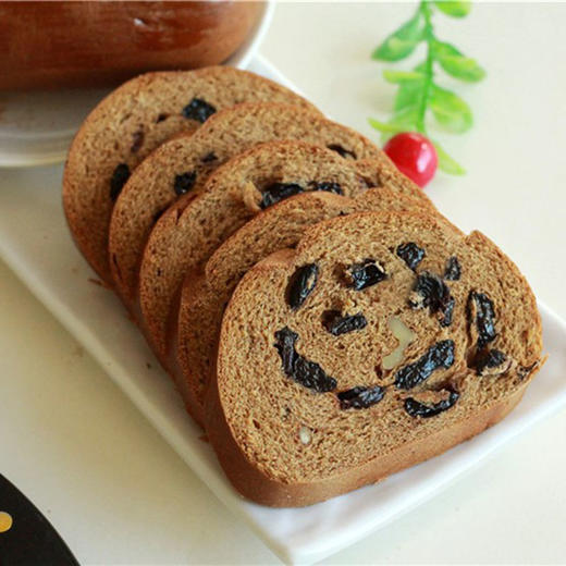 【东方好物】风味果仁大列巴 核桃仁葡萄干黑白麦味 早餐营养面包 500g/根 商品图1