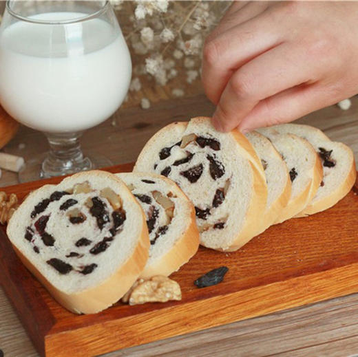 【东方好物】风味果仁大列巴 核桃仁葡萄干黑白麦味 早餐营养面包 500g/根 商品图3