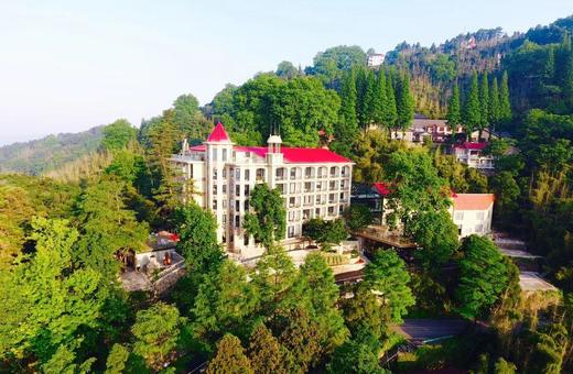 ★山巅至美★ ￥888起/晚 睡进莫干山云端仙居【莫干山天籁之梦日出度假酒店】享欢住/月影房+早餐+莫干山门票+月亮温泉门票~ 俯瞰云端，宠物友好型！有效期至2025年6月30日 商品图1