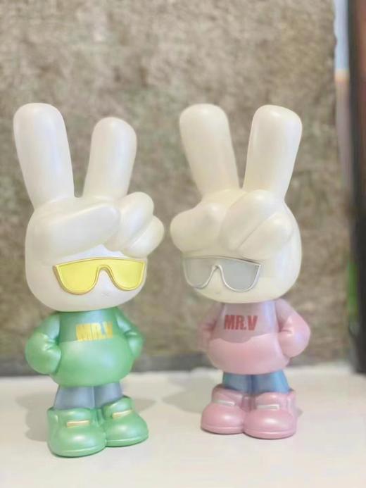 栾佳齐《Mr.V 威威兔》399版 商品图2