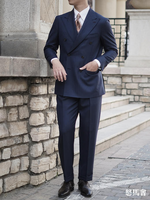 Stylbiella Knight 澳洲美丽诺羊毛360克高克重藏蓝色人字纹全麻衬套装 商品图4